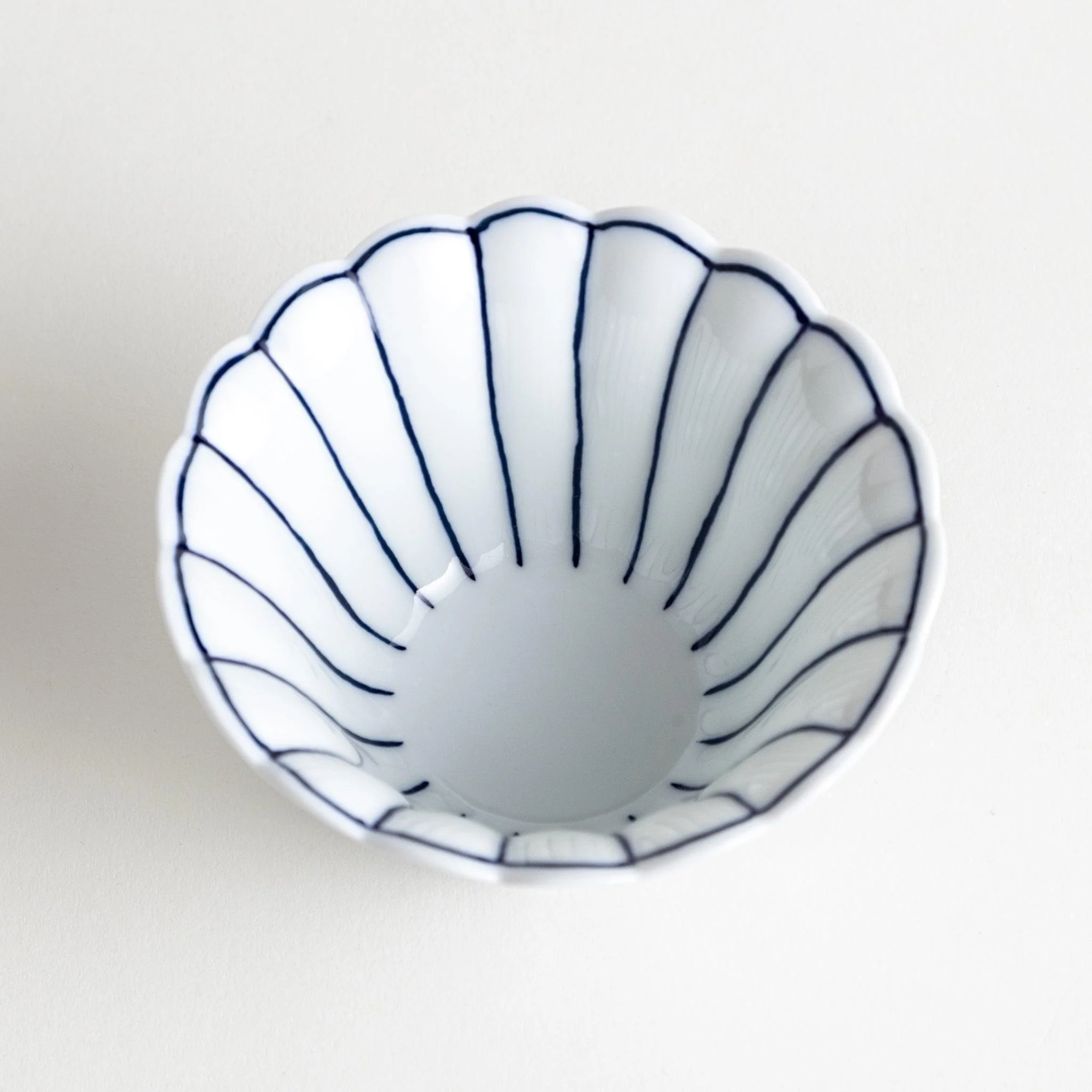 Chrysanthemum Lined Dessert Bowl - Image 10