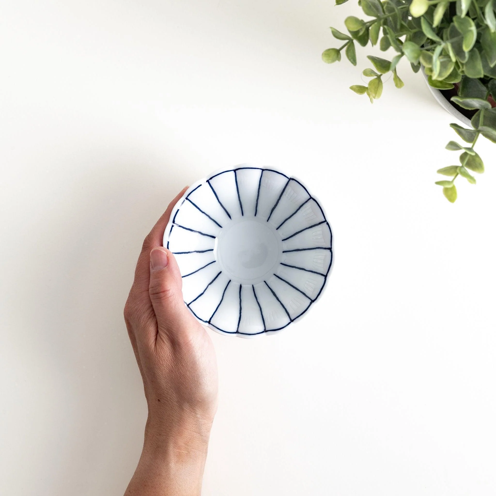 Chrysanthemum Lined Dessert Bowl - Image 9