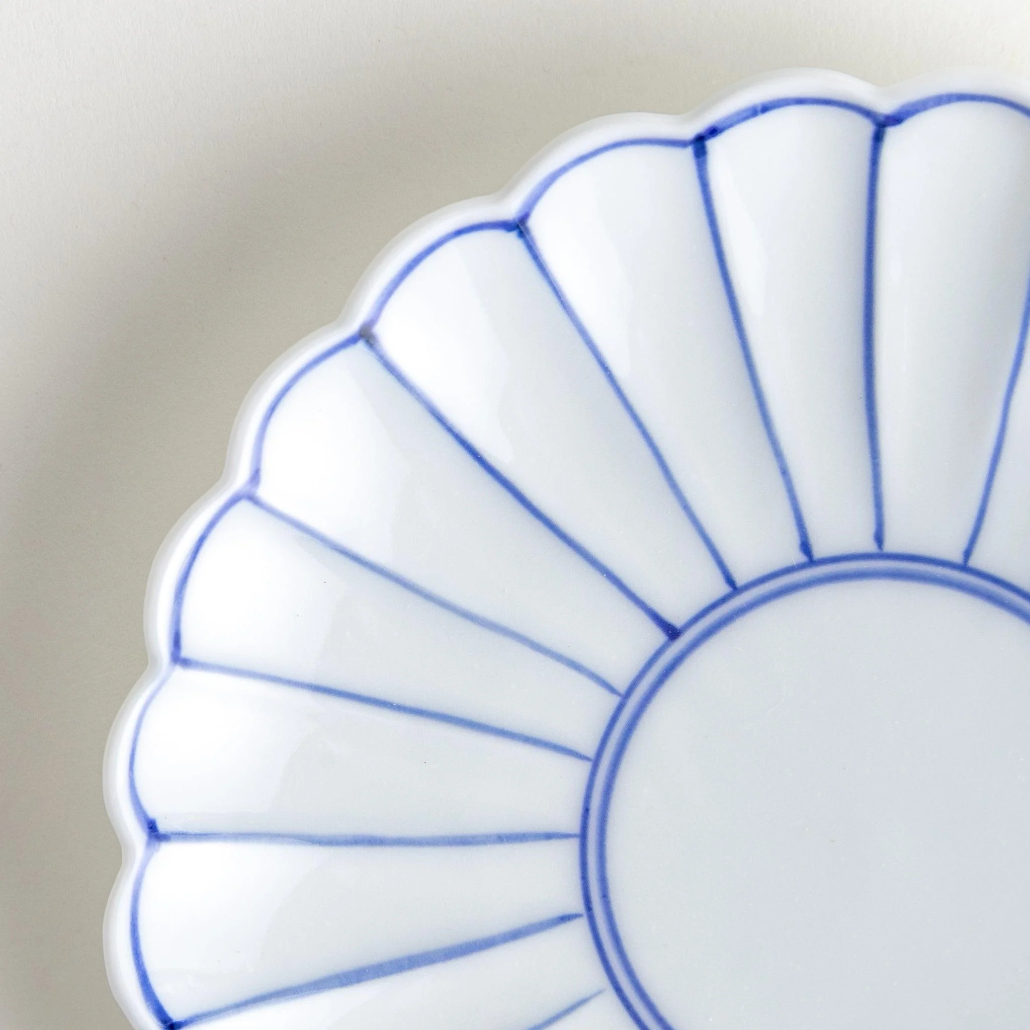 Chrysanthemum Lined Salad Plate - Image 5