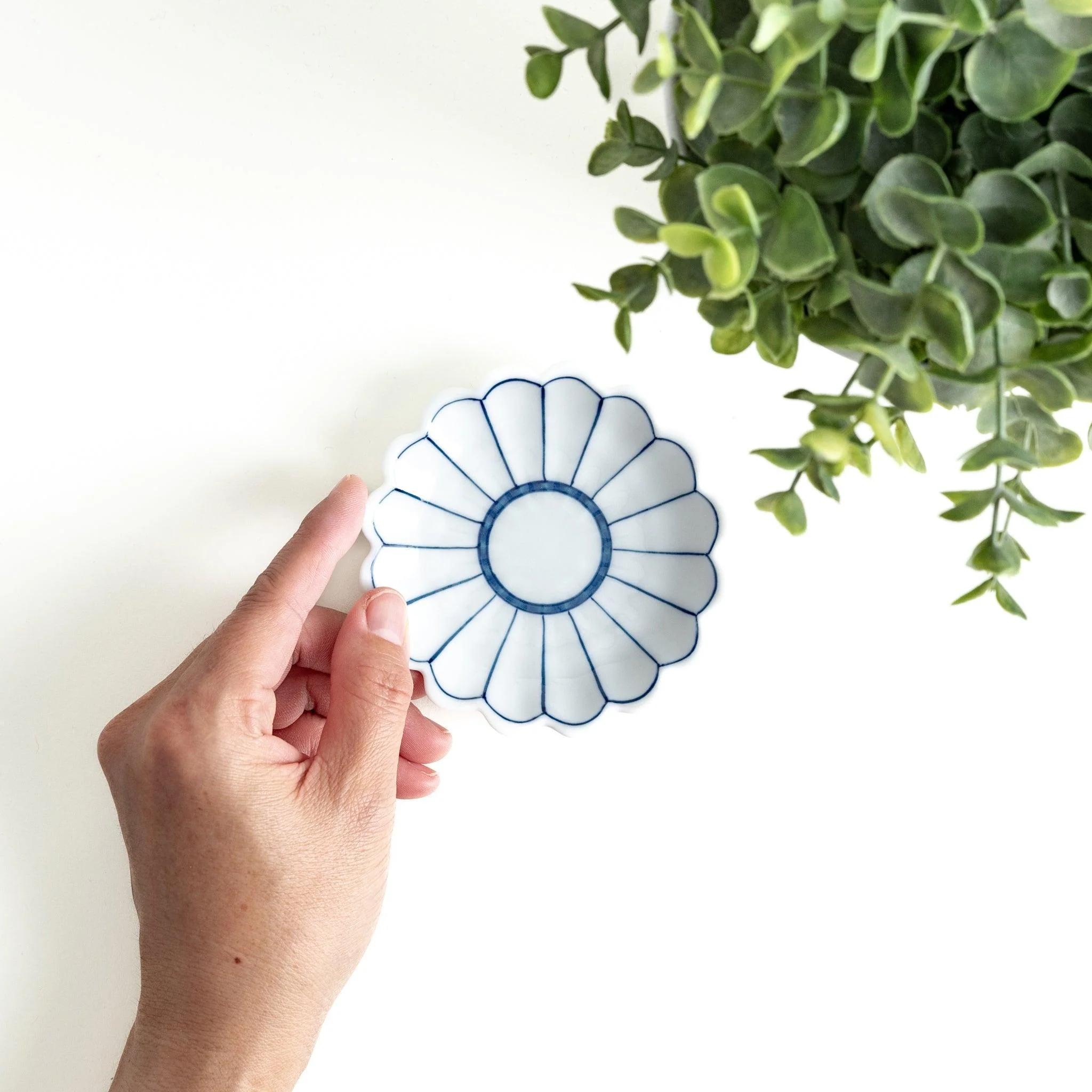 Chrysanthemum Pattern Sauce Dish - Image 8