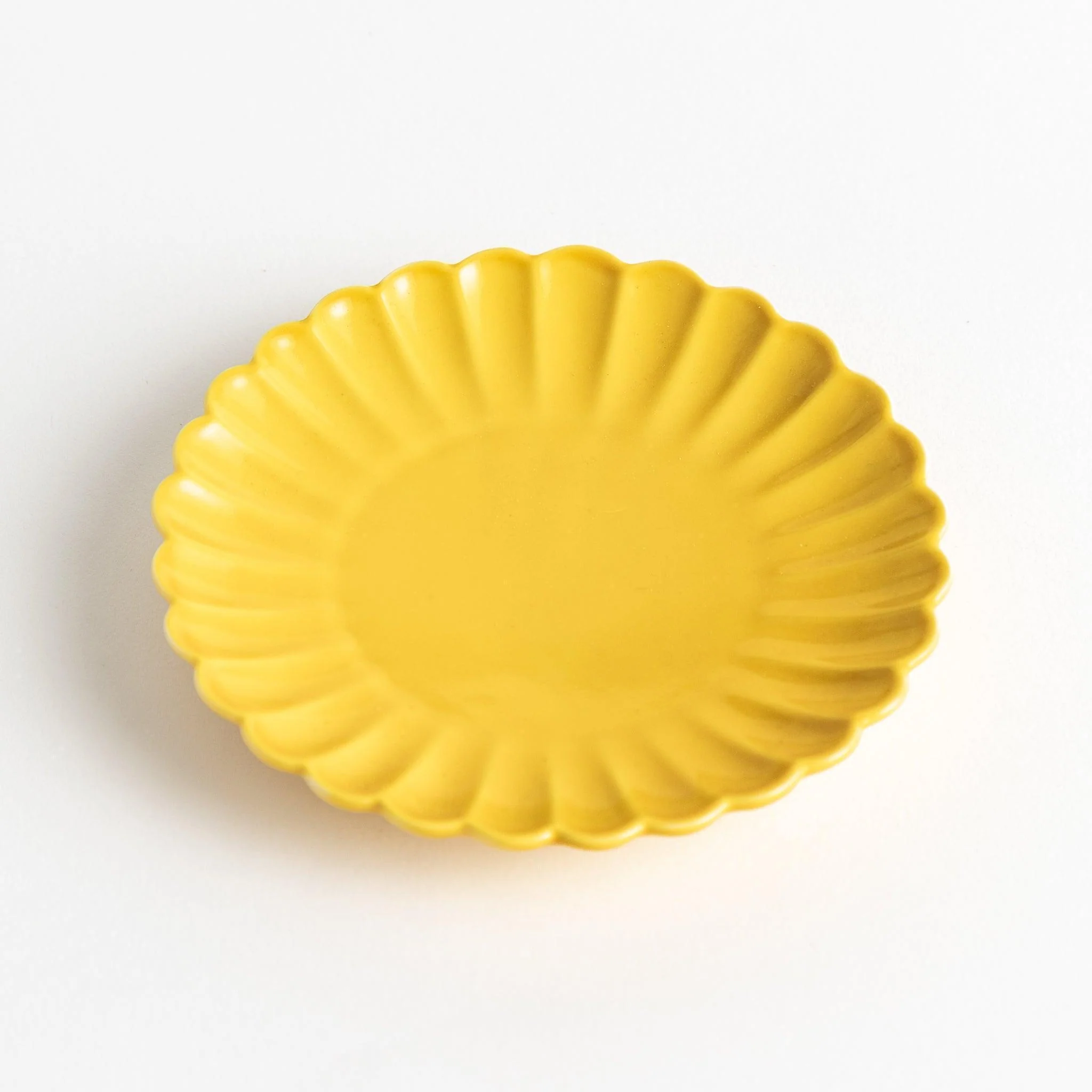 Chrysanthemum Scalloped Sauce Dish - Image 5