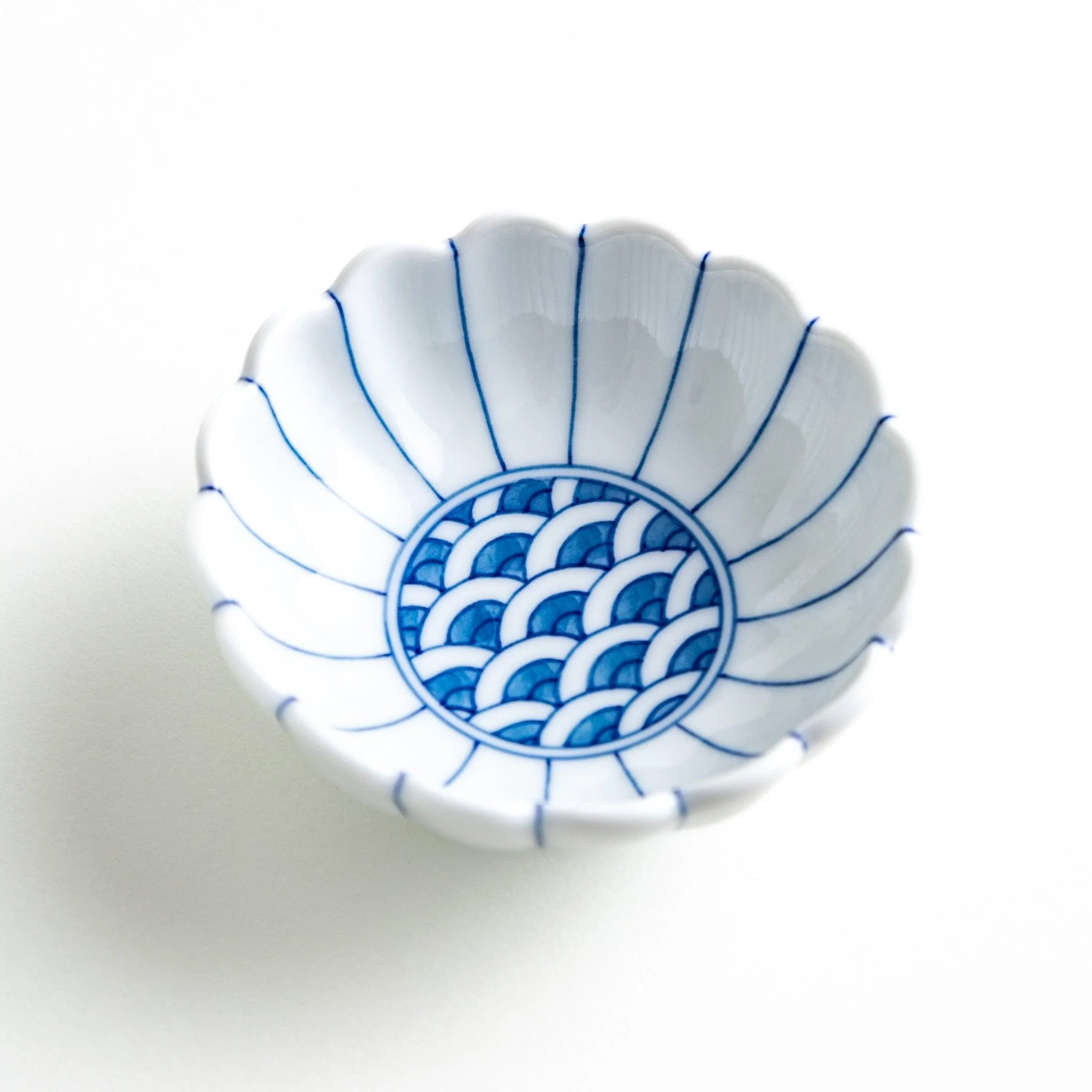 Chrysanthemum Wave Condiment Bowl - Image 7