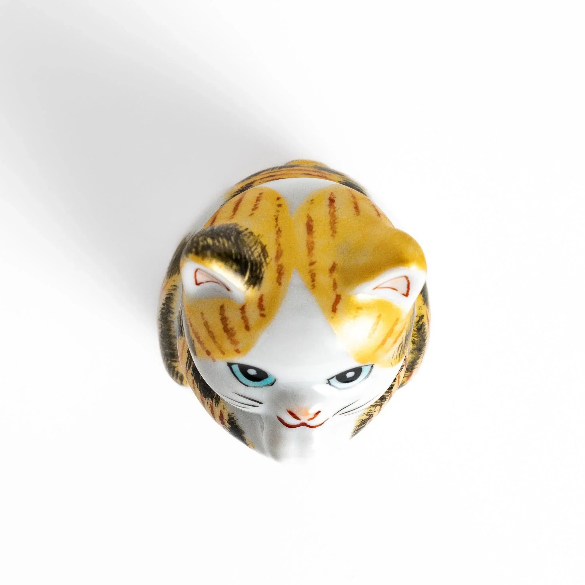 Golden Calico Praying Maneki Neko - Image 3