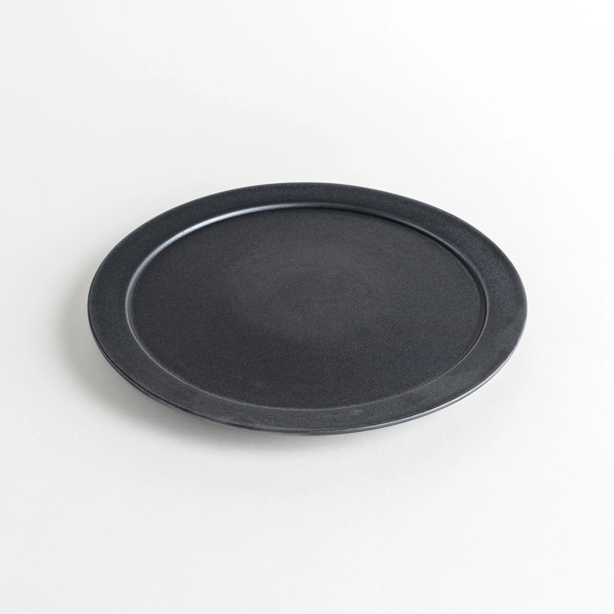 Modern Rim Dinner Plate - Image 9