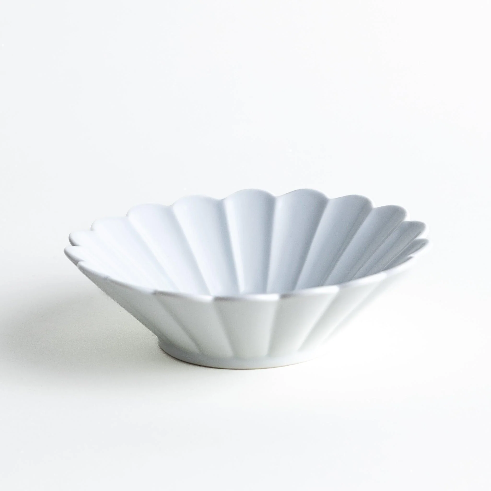 White Matte Chrysanthemum Carved Dessert Bowl - Image 3